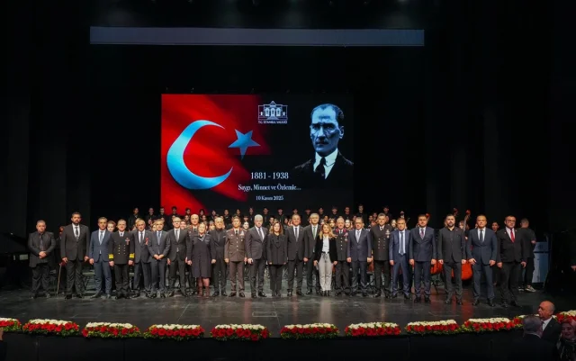 İstanbul'da Atatürk'ü Anma Programı Duygulandırdı