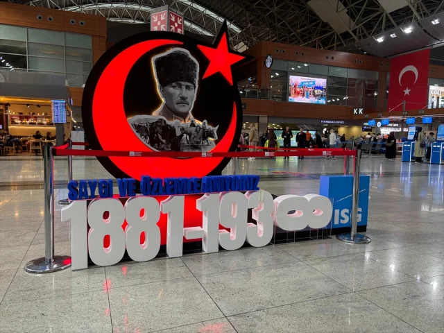 Atatürk'ü Anmak İçin İstanbul'da Duygu Dolu Anlar