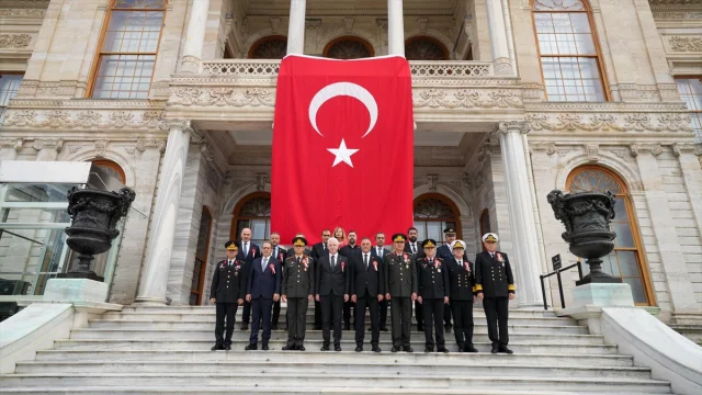 İstanbul'un Kalbi Dolmabahçe: Vali Gül'ün Duygusal Ziyareti