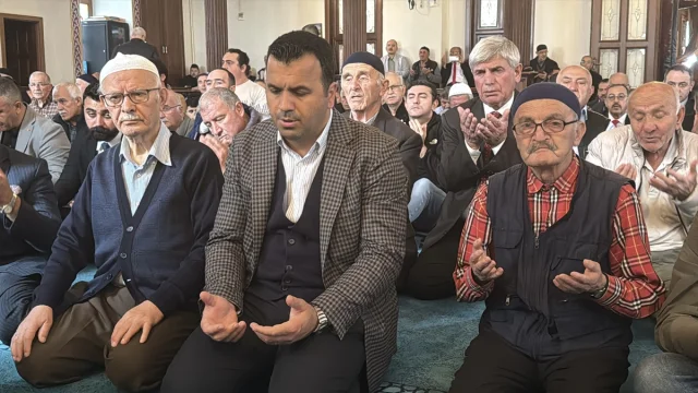 Atatürk Kocaeli'de Dualarla Anıldı: Mevlit ve Özel İkramlar