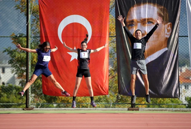Muğla'da Atatürk Ruhuna Adanan Etkileyici Yol Koşusu