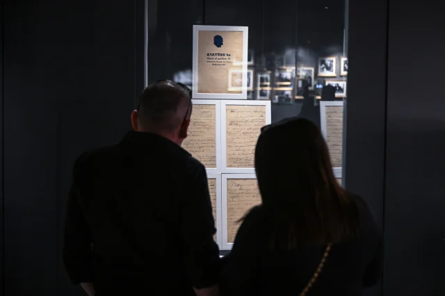 Atatürk'ün Kitap Dünyasına Yolculuk Ziyaretçileri Hayrete Düşürüyor