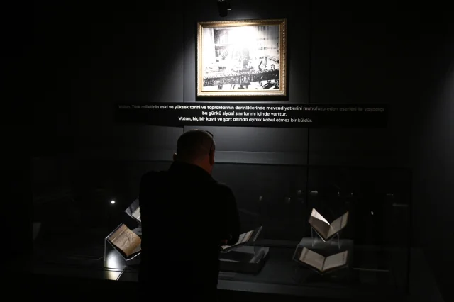 Atatürk'ün Kitap Dünyasına Yolculuk Ziyaretçileri Hayrete Düşürüyor