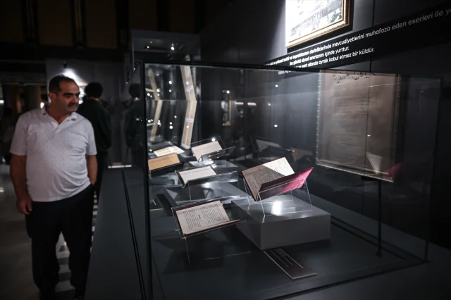Atatürk'ün Kitap Dünyasına Yolculuk Ziyaretçileri Hayrete Düşürüyor