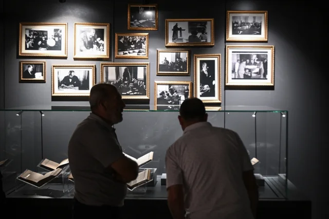 Atatürk'ün Kitap Dünyasına Yolculuk Ziyaretçileri Hayrete Düşürüyor
