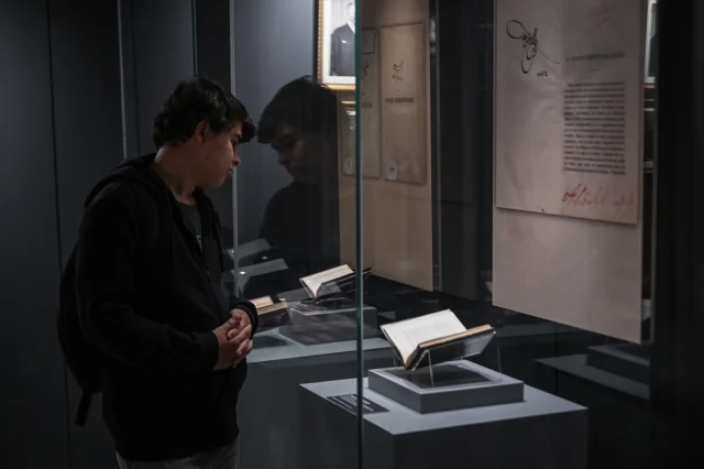 Atatürk'ün Kitap Dünyasına Yolculuk Ziyaretçileri Hayrete Düşürüyor