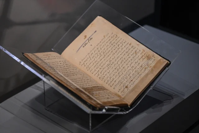 Atatürk'ün Kitap Dünyasına Yolculuk Ziyaretçileri Hayrete Düşürüyor