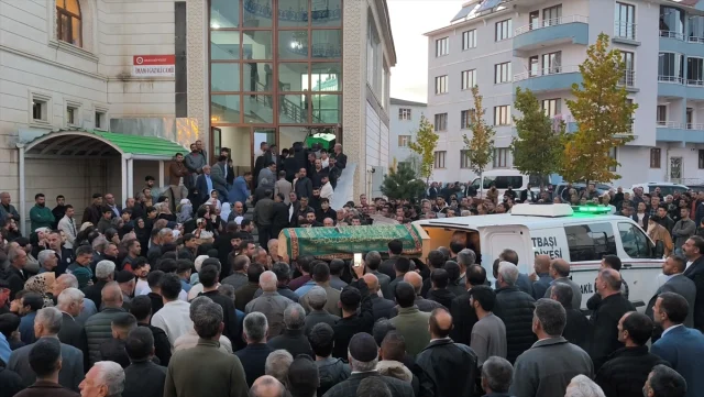 Elazığ'da Kaza Sonucu Yaşamını Yitiren Anne ve Bebeği Bingöl'de Son Yolculuğuna Uğurlandı