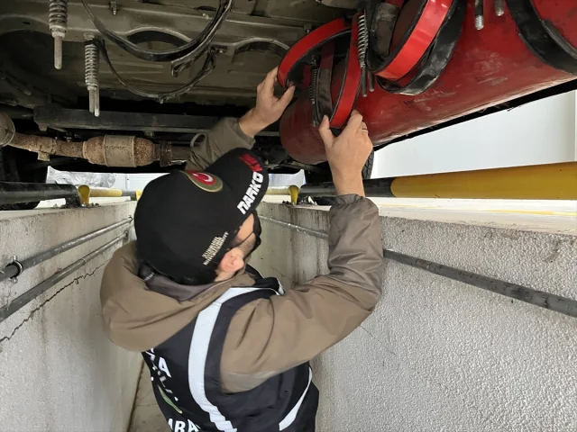 Pazarkule'de Kaçakçılık Şoku: Otomobilde Gizlenen Uyuşturucu Operasyonu