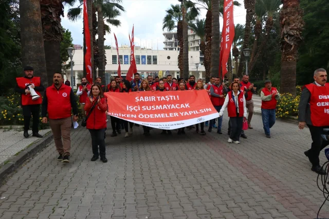 İzmir'de Belediye İşçilerinin Mücadele Dolu Eylemi Devam Ediyor