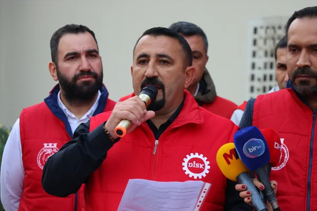 İzmir'de Belediye İşçilerinin Mücadele Dolu Eylemi Devam Ediyor