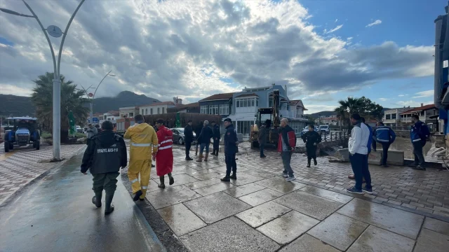 İzmir'de Sağanak Yeniden Vurdu: Foça Halkı Altyapı Çözümü Bekliyor