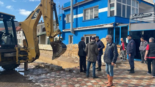 İzmir'de Sağanak Yeniden Vurdu: Foça Halkı Altyapı Çözümü Bekliyor
