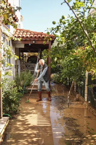 İzmir'de Sağanak Yeniden Vurdu: Foça Halkı Altyapı Çözümü Bekliyor