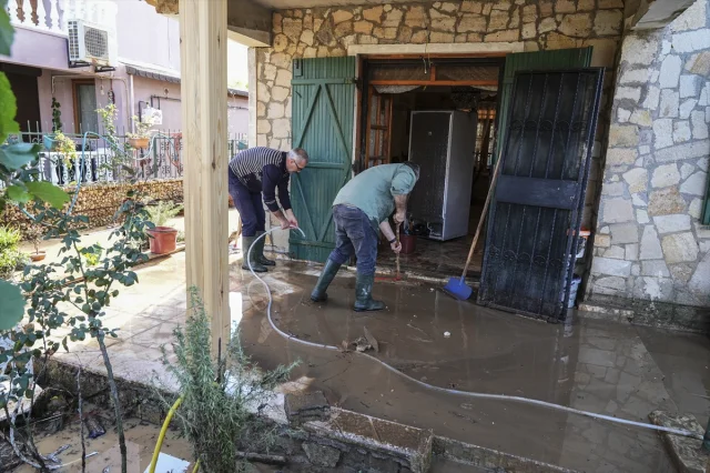 İzmir'de Sağanak Yeniden Vurdu: Foça Halkı Altyapı Çözümü Bekliyor
