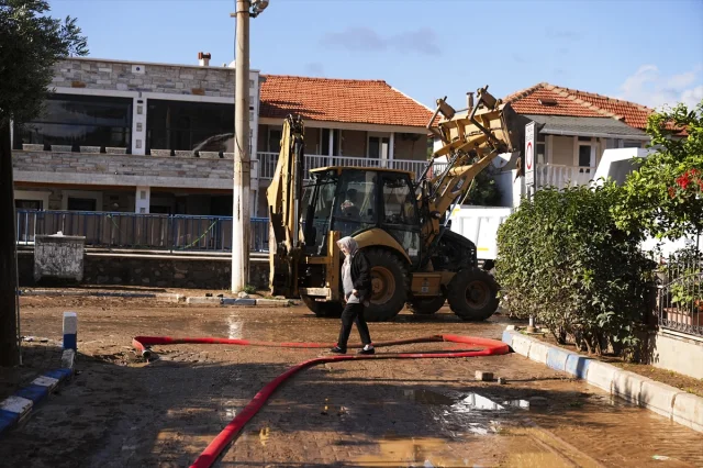 İzmir'de Sağanak Yeniden Vurdu: Foça Halkı Altyapı Çözümü Bekliyor