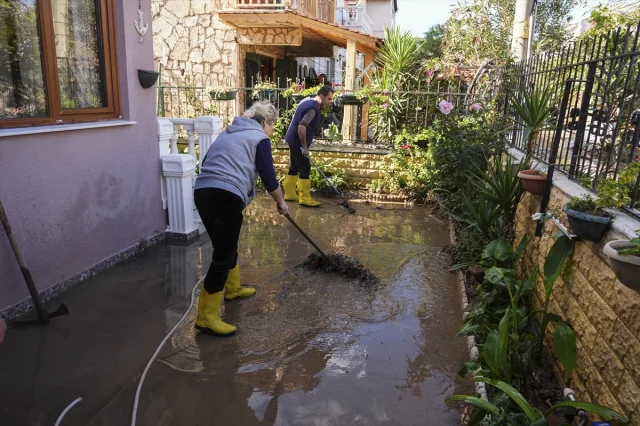 İzmir'de Sağanak Yeniden Vurdu: Foça Halkı Altyapı Çözümü Bekliyor