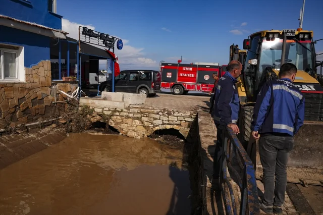 İzmir'de Sağanak Yeniden Vurdu: Foça Halkı Altyapı Çözümü Bekliyor