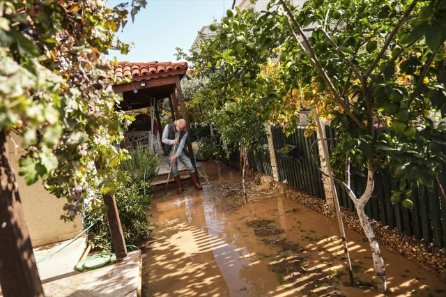İzmir'de Sağanak Yeniden Vurdu: Foça Halkı Altyapı Çözümü Bekliyor