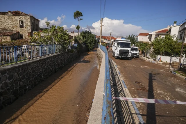 İzmir'de Sağanak Yeniden Vurdu: Foça Halkı Altyapı Çözümü Bekliyor