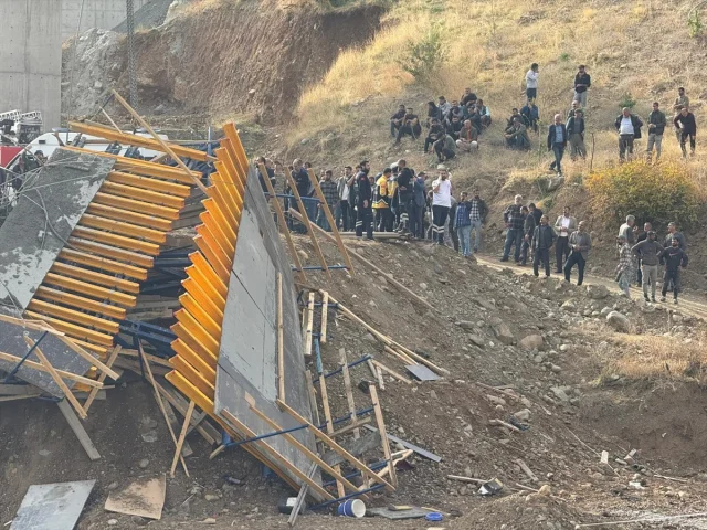 Diyarbakır'da köprü inşaatında trajik olay: Çökme faciası
