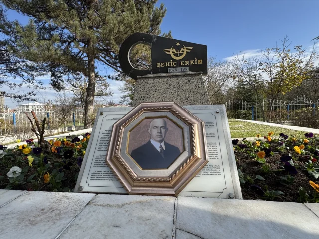 Tarihi İsim Behiç Erkin Eskişehir'deki Mezarında Anıldı