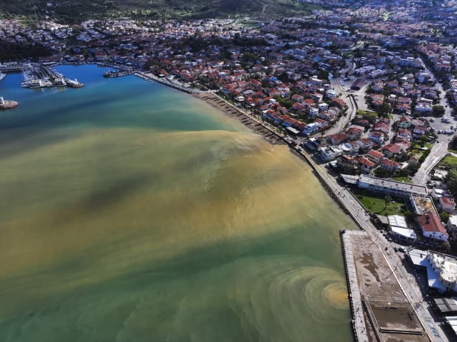 İzmir'de Sağanak Yeniden Vurdu: Foça Halkı Altyapı Çözümü Bekliyor