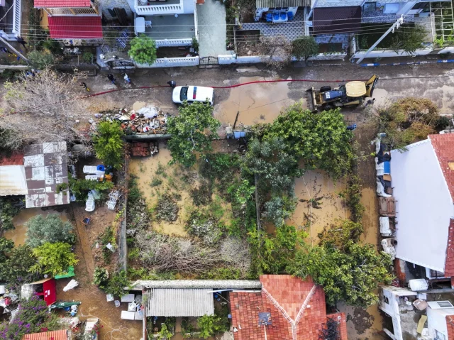 İzmir'de Sağanak Yeniden Vurdu: Foça Halkı Altyapı Çözümü Bekliyor
