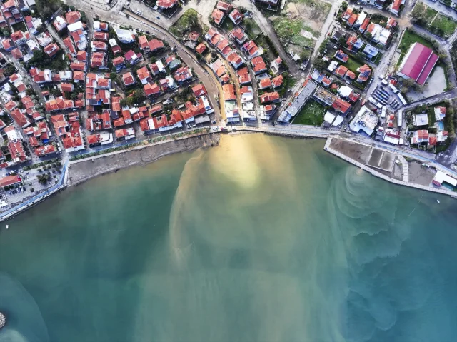 İzmir'de Sağanak Yeniden Vurdu: Foça Halkı Altyapı Çözümü Bekliyor