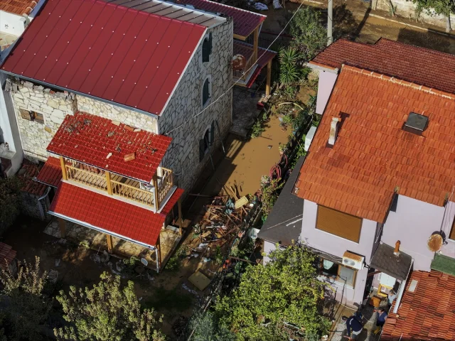 İzmir'de Sağanak Yeniden Vurdu: Foça Halkı Altyapı Çözümü Bekliyor