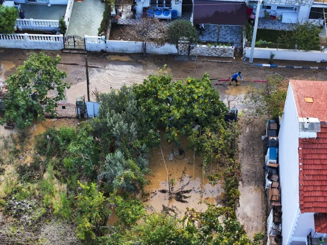 İzmir'de Sağanak Yeniden Vurdu: Foça Halkı Altyapı Çözümü Bekliyor