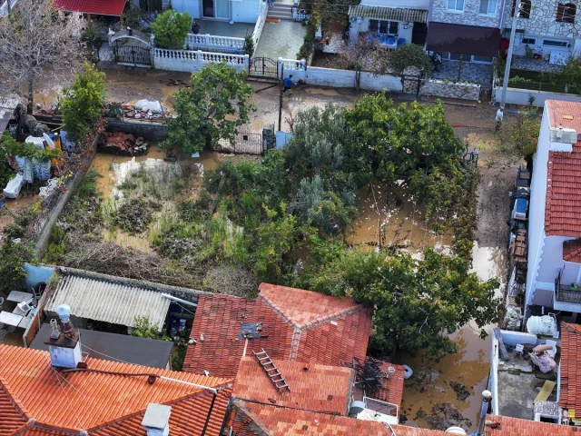 İzmir'de Sağanak Yeniden Vurdu: Foça Halkı Altyapı Çözümü Bekliyor