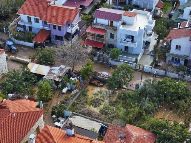 İzmir'de Sağanak Yeniden Vurdu: Foça Halkı Altyapı Çözümü Bekliyor