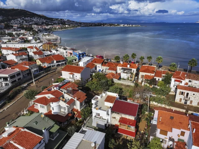 İzmir'de Sağanak Yeniden Vurdu: Foça Halkı Altyapı Çözümü Bekliyor
