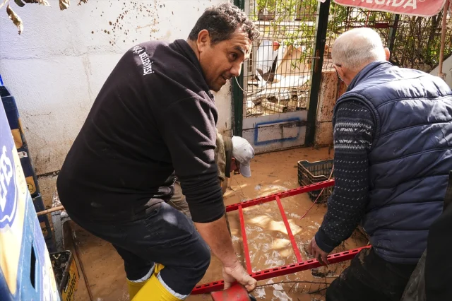 İzmir'de Sağanak Yeniden Vurdu: Foça Halkı Altyapı Çözümü Bekliyor