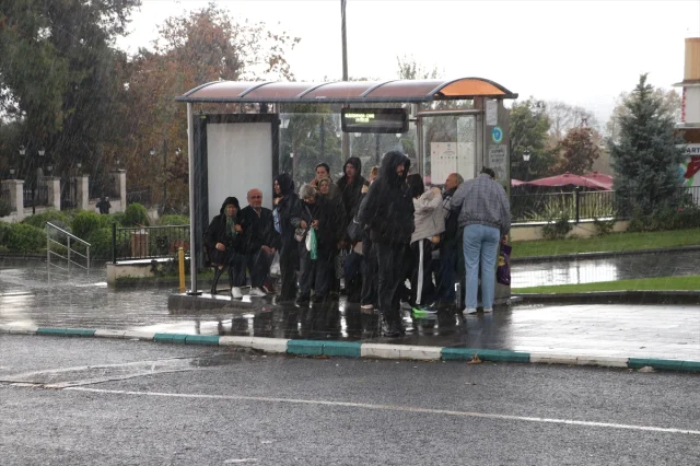 Tekirdağ'da Sağanak Yağış Şehri Etkisi Altına Aldı