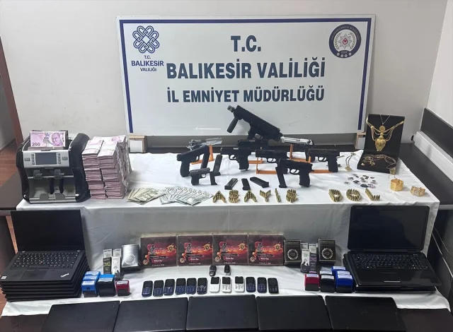Balıkesir merkezli operasyonda şok gözaltılar