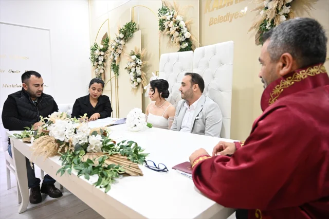 Osmaniye'de çiftler unutulmaz gün için sıraya girdi 11.11.2025