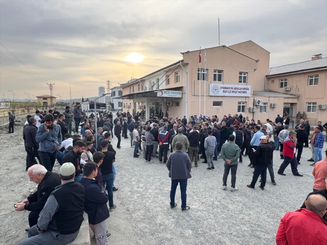 Diyarbakır'da Viyadük İnşaatında İskelenin Çökmesi Şok Etti