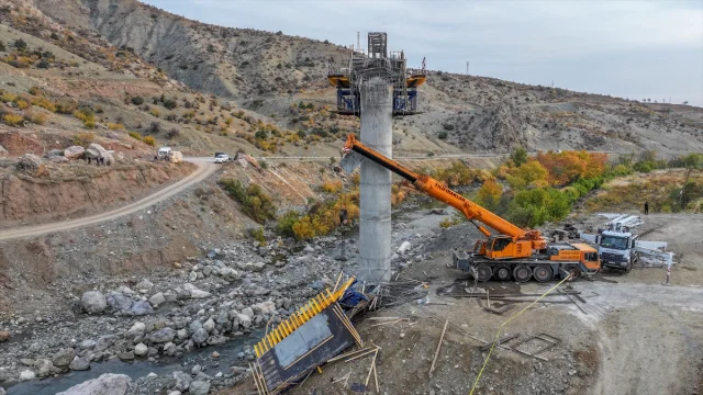 Diyarbakır'da Viyadük İnşaatında İskelenin Çökmesi Şok Etti