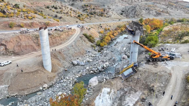 Diyarbakır'da Viyadük İnşaatında İskelenin Çökmesi Şok Etti