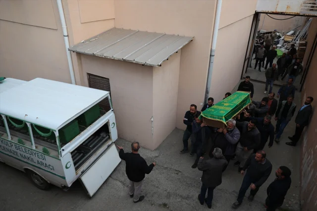 Diyarbakır'da Viyadük İnşaatında İskelenin Çökmesi Şok Etti