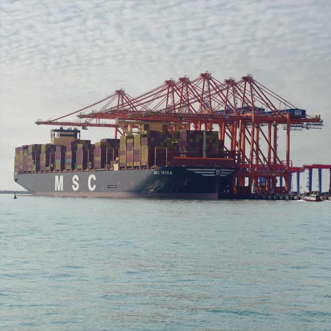 Mersin Limanı'nın Yenilenen Terminalinde Dev Gemilerin Çekim Merkezi