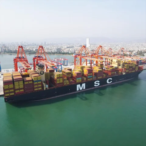 Mersin Limanı'nın Yenilenen Terminalinde Dev Gemilerin Çekim Merkezi