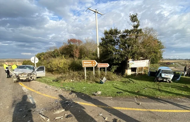 Sinop'ta Feci Trafik Kazası: Bir Kişi Hayatını Kaybetti, İki Yaralı