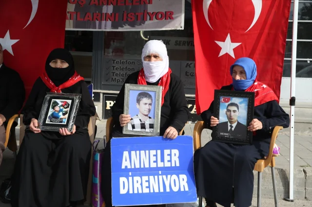 Muş'ta Annelerin Evlat Özlemi Bitmek Bilmiyor