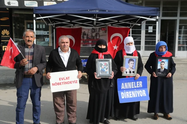 Muş'ta Annelerin Evlat Özlemi Bitmek Bilmiyor