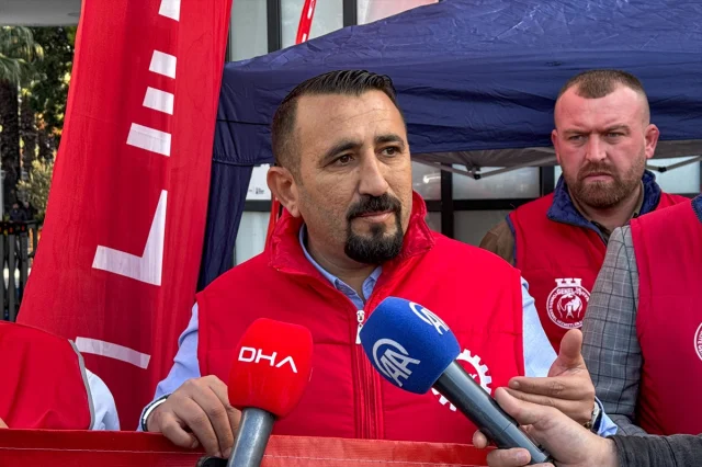 İzmir'den sesler yükseliyor belediye işçileri eylemi sürdürüyor