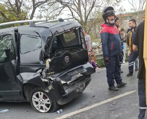 Başakşehir'de Minibüs Kazası: Yolculardan 12 Kişi Yaralandı