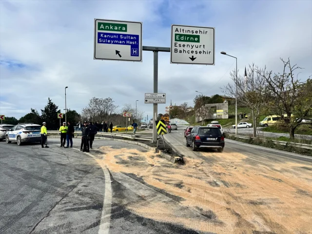 Başakşehir'de Minibüs Kazası: Yolculardan 12 Kişi Yaralandı